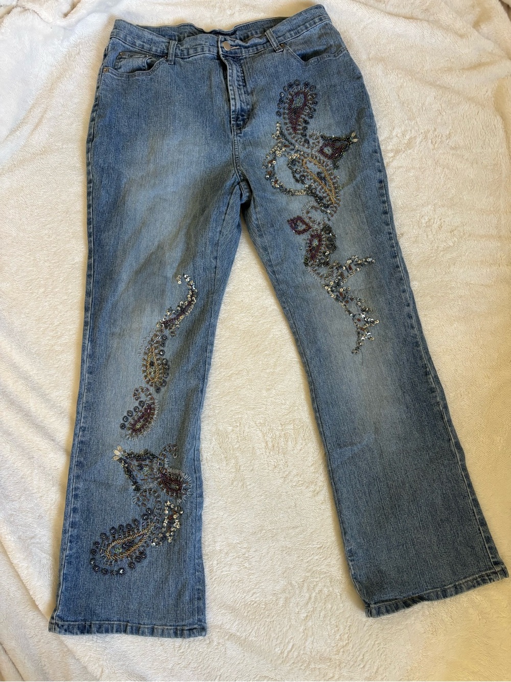 Size 16 vintage Y2K Women's Embroidered Blue Denim Jeans with Sequin Paisley